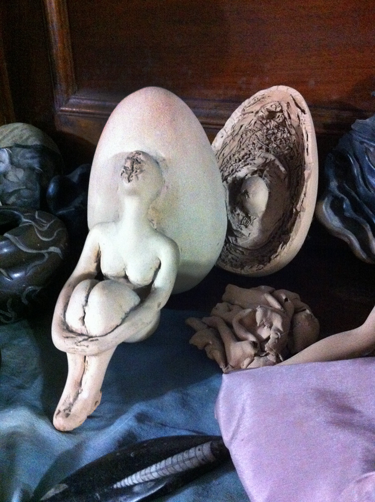 donna_uovo_scultura_Artista_Rita_Frasca_Odorizzi