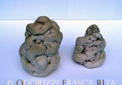 scultura_contemporanea_ceramica_ofri_serie_semi_titolo_maternita_abbracci_2_1990